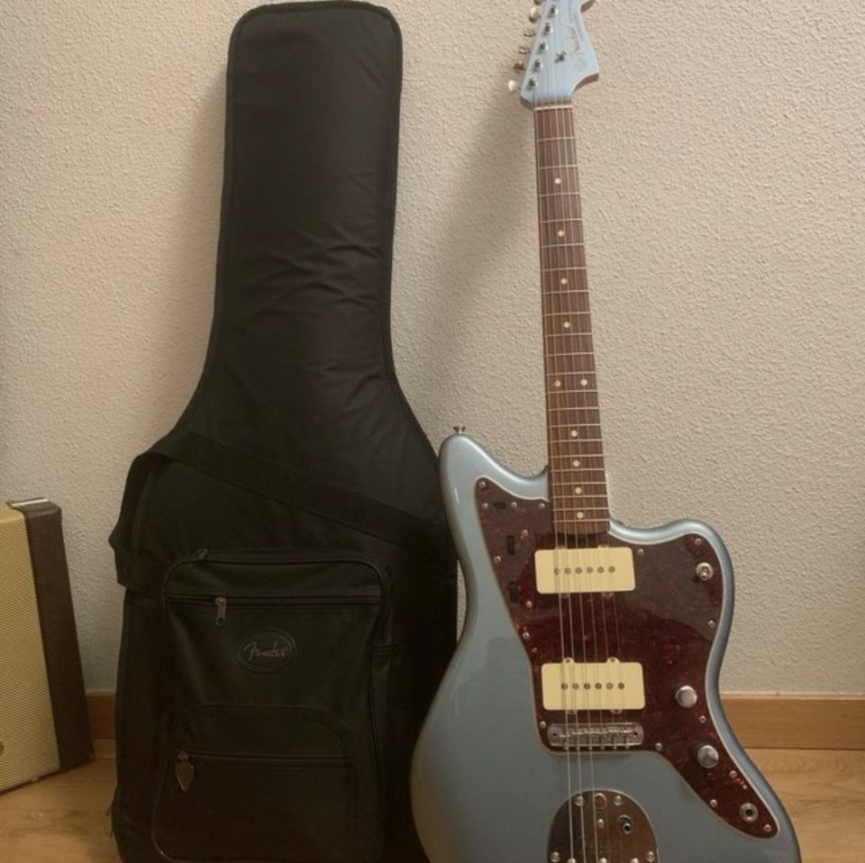 Fender Jazzmaster Vintera II de segunda mano · Foto 2 de 8 · Madrid · 850 €