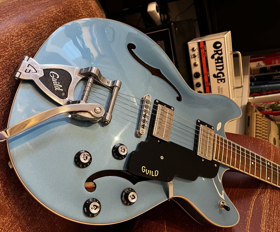 O CAMBIO, NUEVA Guild Starfire I DC Pelham Blue de segunda mano · Foto 1 de 7 · Sevilla · 399 €