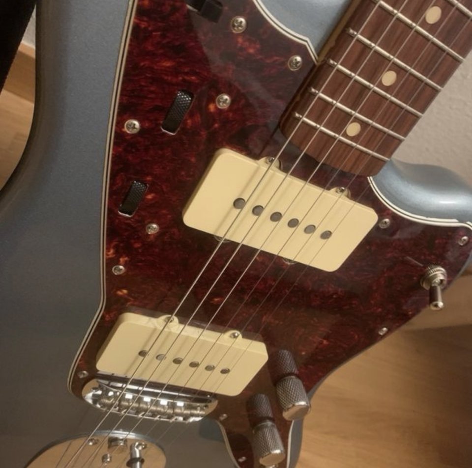 Fender Jazzmaster Vintera II de segunda mano · Foto 4 de 8 · Madrid · 850 €