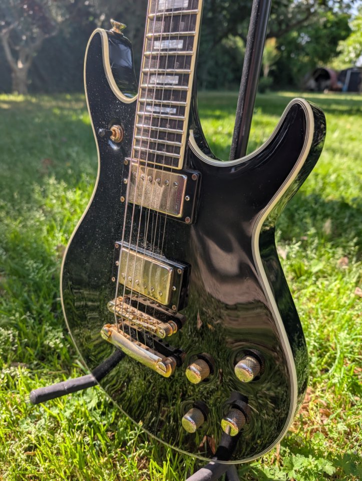 B.C. Rich Exclusive Series EM1 (Corea) de segunda mano · Foto 2 de 5 · Madrid · 700 €