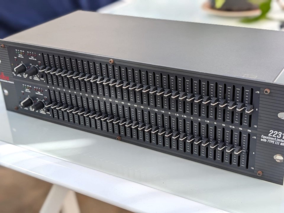 DBX 2231 - Ecualizador gráfico y Limitador