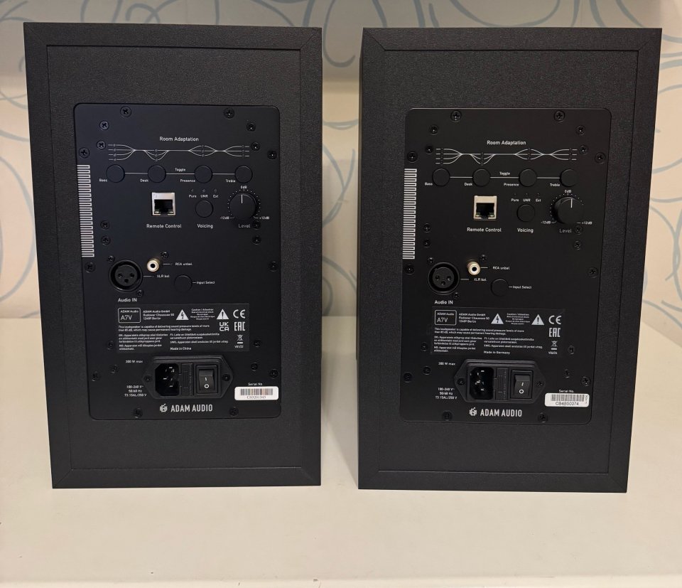 Monitores Adam Audio A 7V de segunda mano · Foto 3 de 8 · Madrid · 950 €