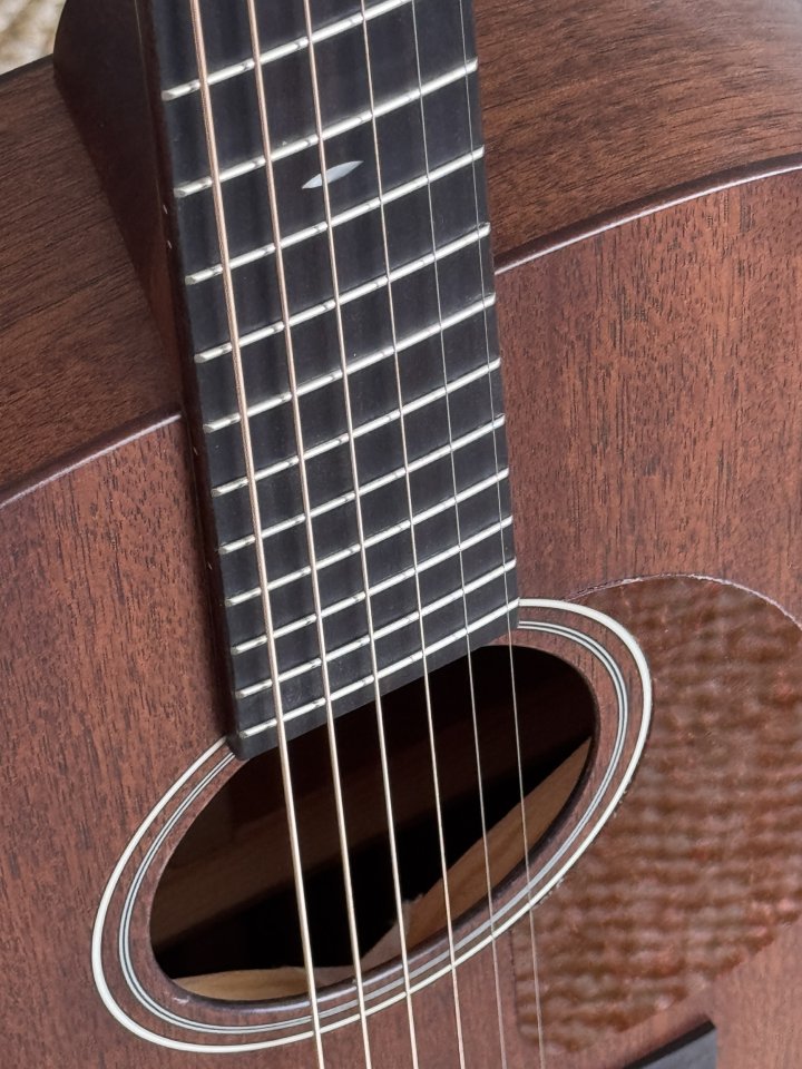 Harley Benton CLA-15M maderas solidas, usada 1 semana