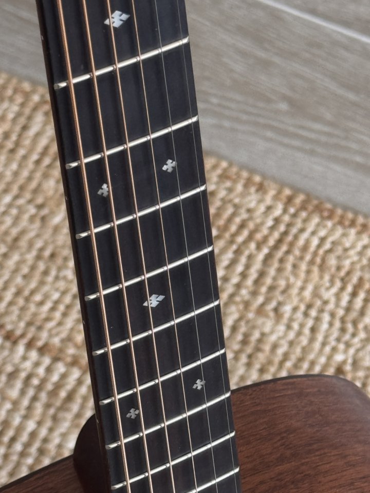 Harley Benton CLA-15M maderas solidas, usada 1 semana