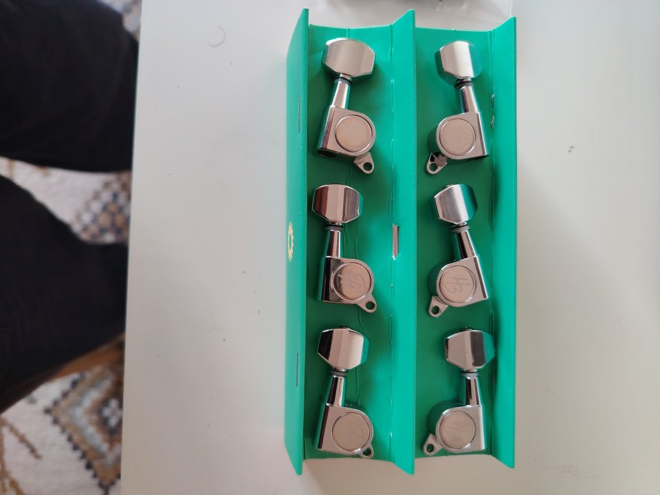 Clavijeros Harley Benton. de segunda mano · Foto 1 de 2 · Madrid · 10 €