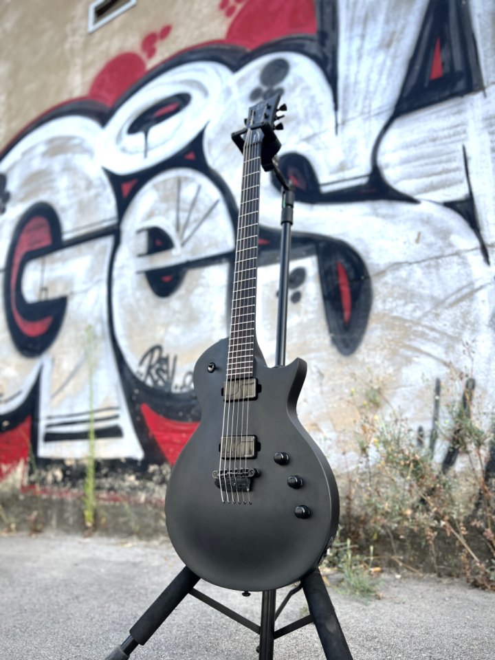 ESP LTD EC-1000 Baritone CHMS Guitarra de segunda mano · Foto 2 de 9 · Araba · 1199 €