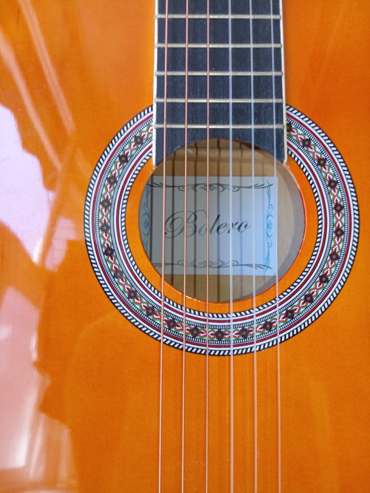 Guitarra clásica Bolero — Estado impecable | Perfecto para principiantes de segunda mano · Foto 4 de 8 · Málaga · 95 €