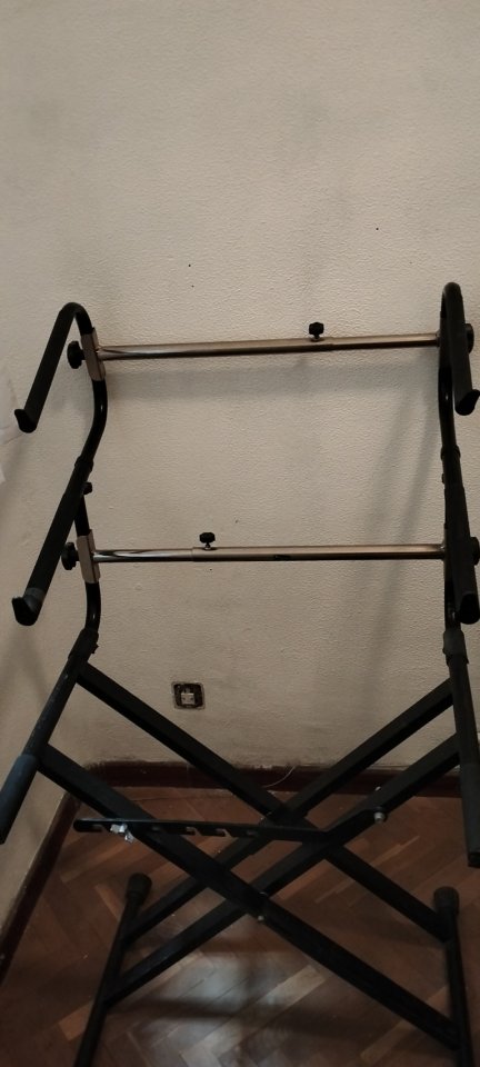 Soporte 3 teclados de segunda mano · Foto 2 de 2 · Madrid · 50 €