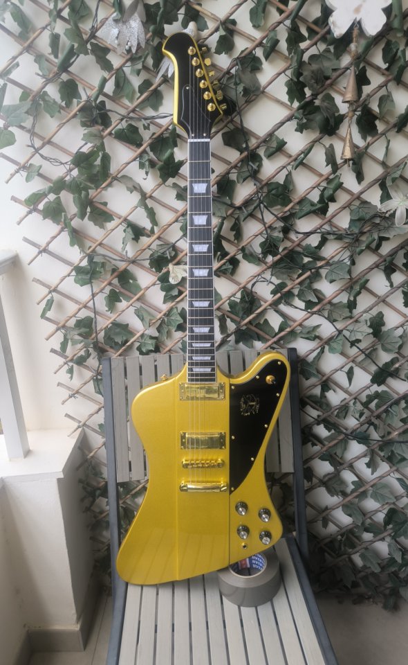 Guitarra estilo Firebird dorada NUEVA ¡Envío incluido! de segunda mano · Foto 1 de 9 · Murcia · 230 €