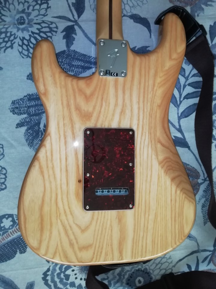 Fender Player Stratocaster LTD Ash (MODIFICADA) . l de segunda mano · Foto 3 de 10 · Madrid · 775 €