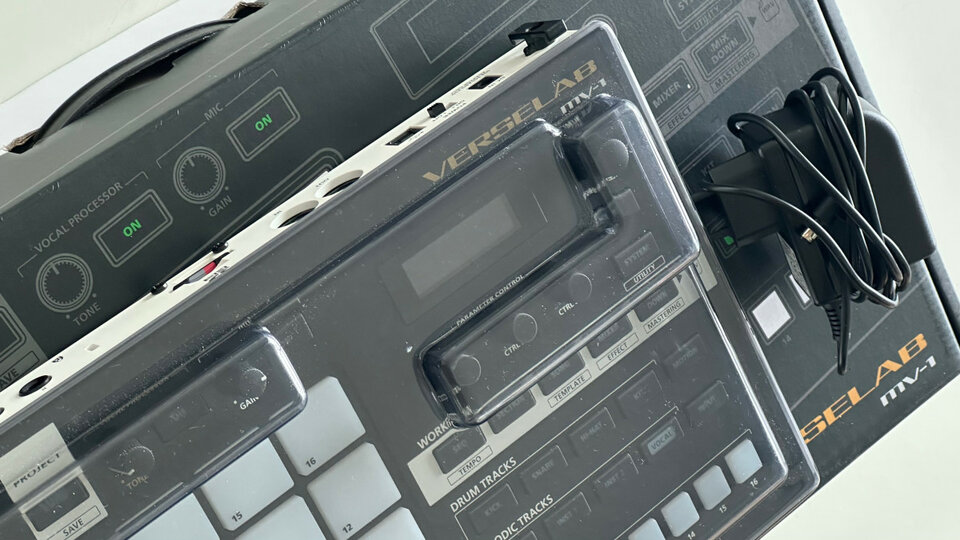 Roland Verselab MV-1 + Decksaver