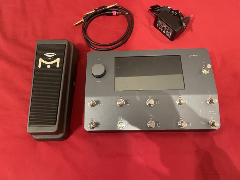 Quad Cortex + Mission Engineering + maleta + caja