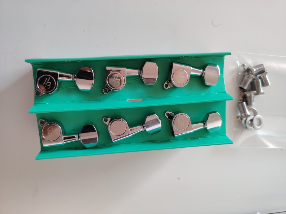 Clavijeros Harley Benton. de segunda mano · Foto 2 de 2 · Madrid · 10 €