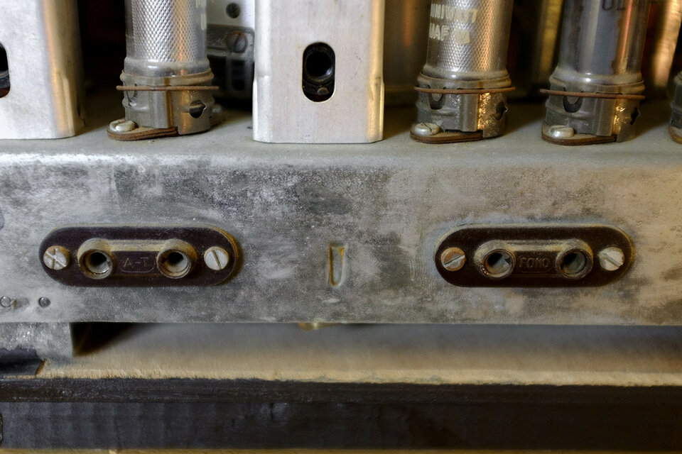 Radio antigua de válvulas, años 50.