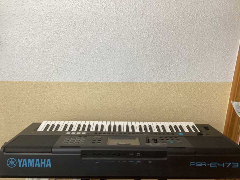 Teclado Yamaha PSR-E473
