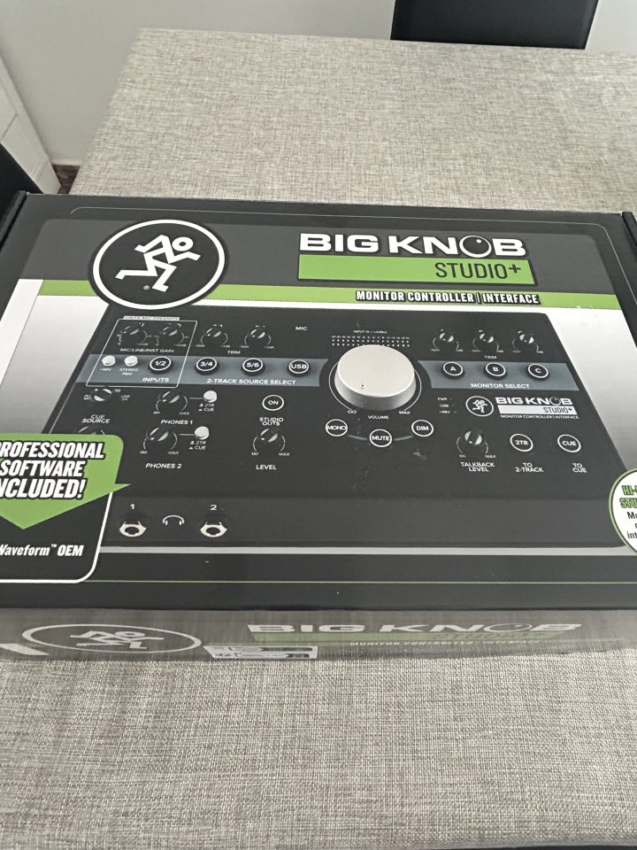 Mackie Big Knob Studio + de segunda mano · Foto 2 de 3 · Valencia · 220 €