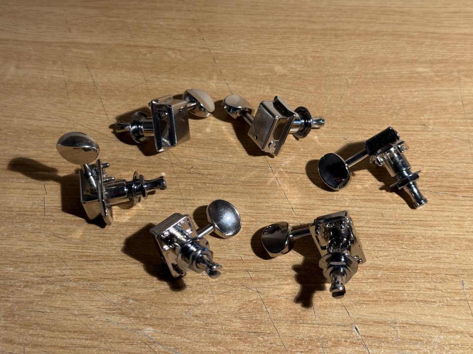 Componentes Fender Stratocaster Player II (Puente y Clavijas) de segunda mano · Foto 1 de 2 · Pontevedra · 60 €