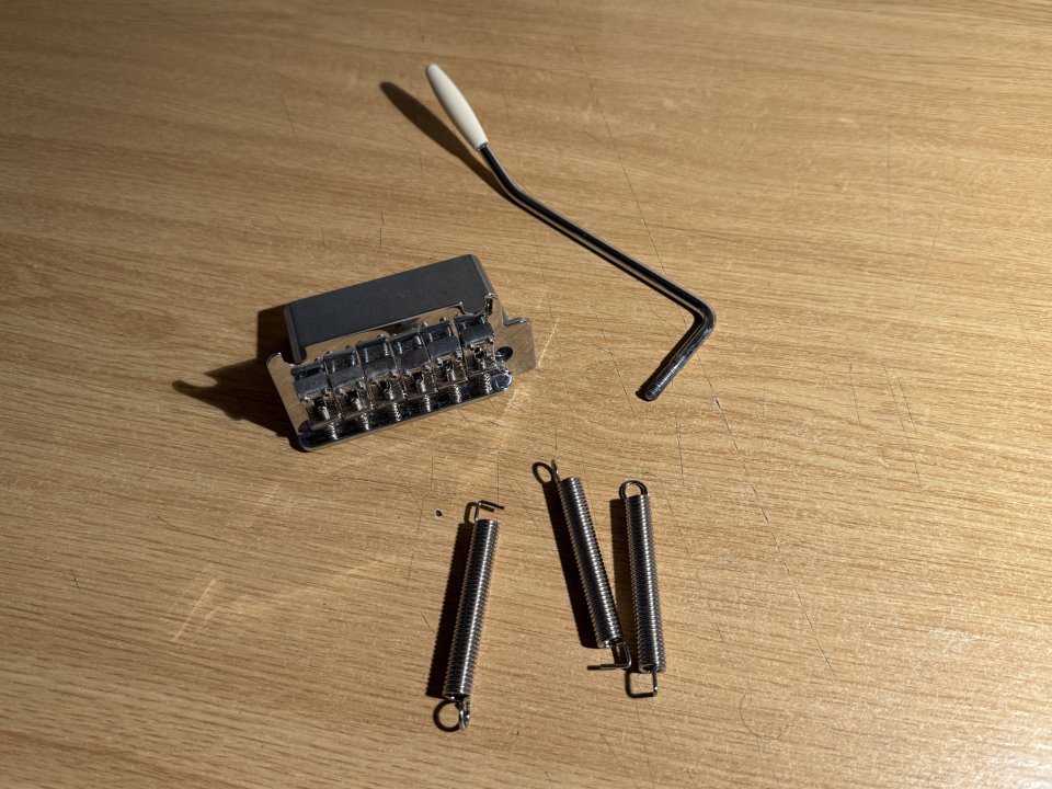 Componentes Fender Stratocaster Player II (Puente y Clavijas) de segunda mano · Foto 2 de 2 · Pontevedra · 60 €