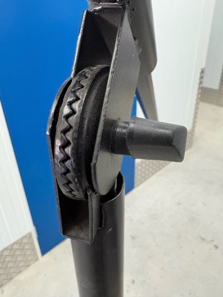 Pie de micrófono de segunda mano · Foto 3 de 3 · Madrid · 75 €