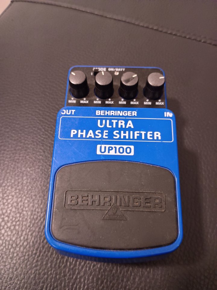 Pedal behringer ultra phase de segunda mano · Foto 1 de 5 · Málaga · 20 €
