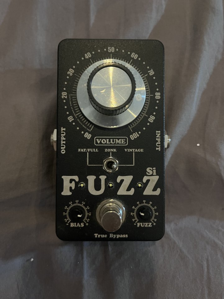King Tone Guitar MiniFuzz Si x JHS Colourbox V2 de segunda mano · Foto 1 de 2 · Cádiz · 230 €