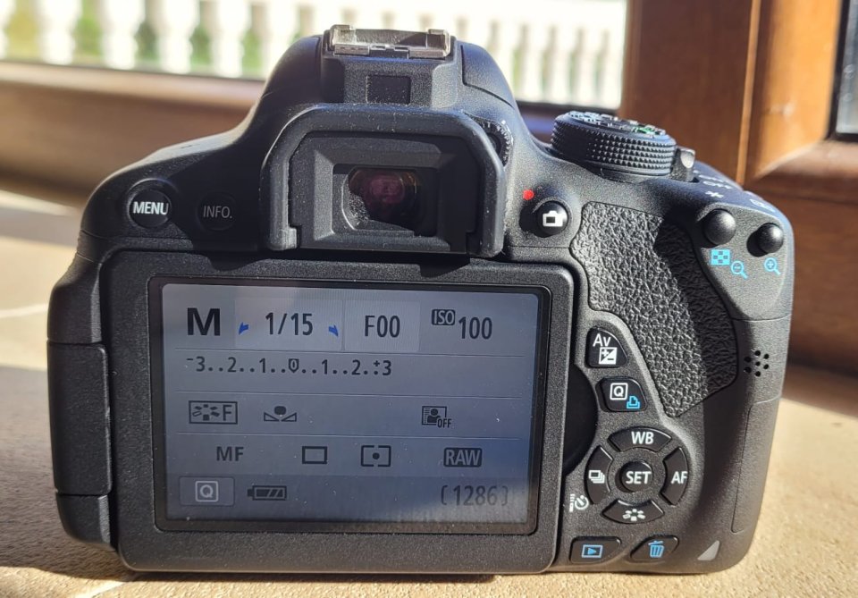 Canon EOS 700D Cámara Réflex Digital