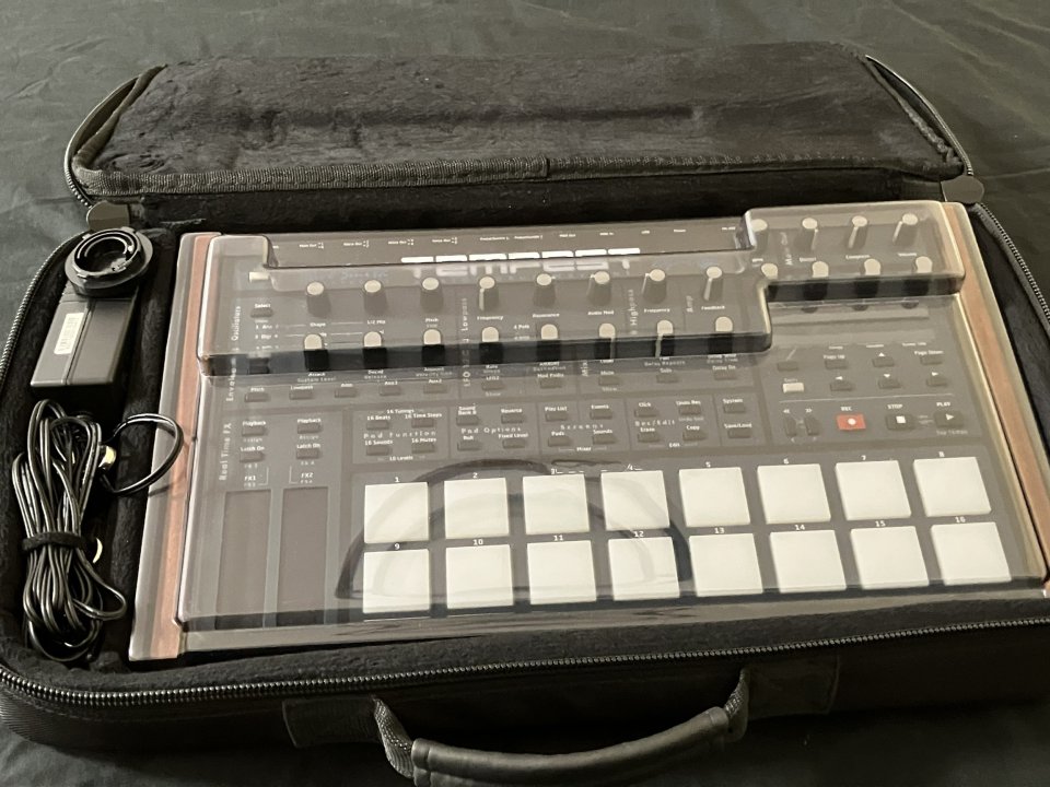 Dave Smith Instruments Tempest – Caja de ritmos y sintetizador analógico de segunda mano · Foto 6 de 8 · Alicante · 1299 €