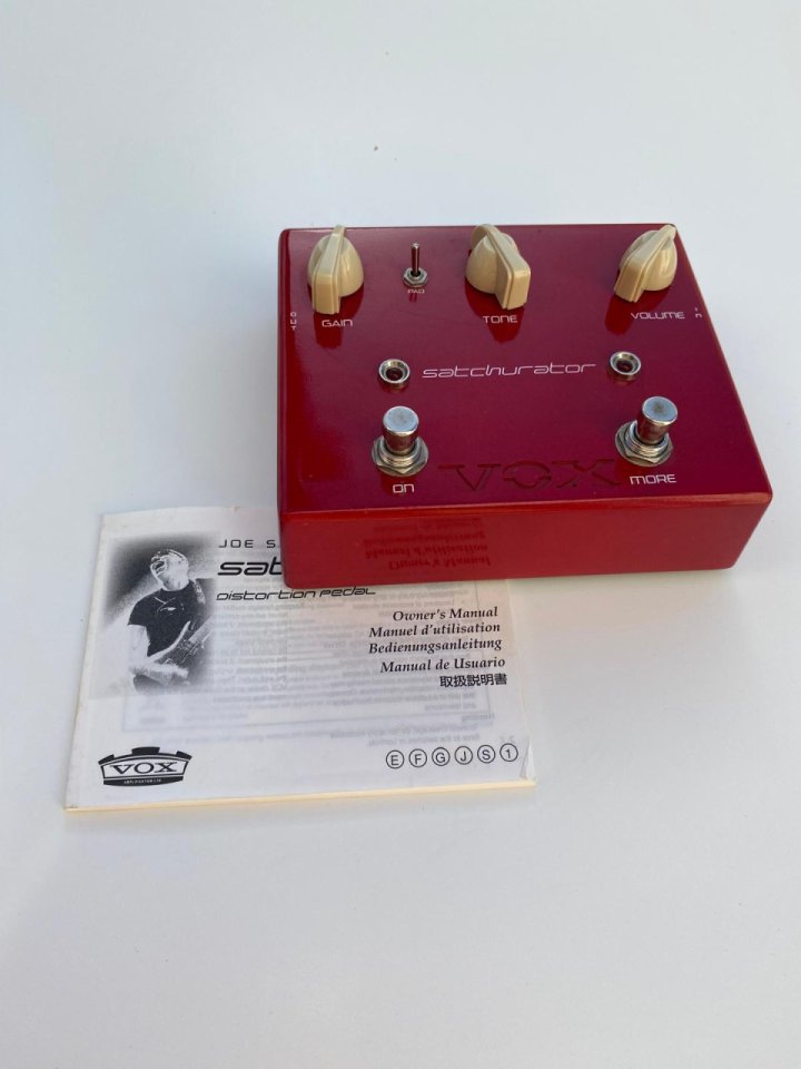 Vox Satchurator (Joe Satriani Signature) de segunda mano · Foto 2 de 5 · SC Tenerife · 100 €
