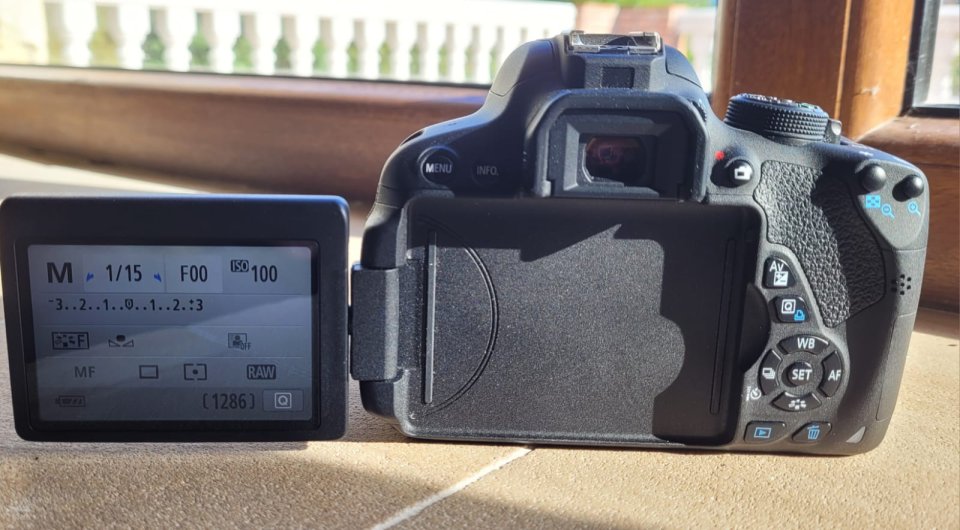 Canon EOS 700D Cámara Réflex Digital