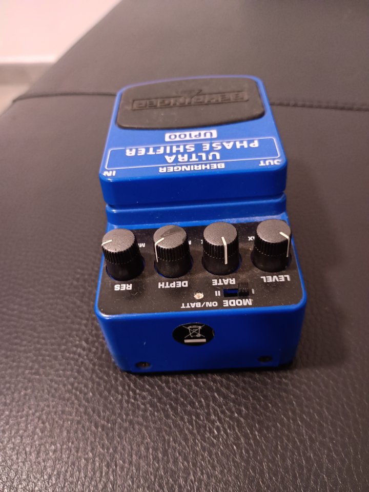Pedal behringer ultra phase de segunda mano · Foto 3 de 5 · Málaga · 20 €