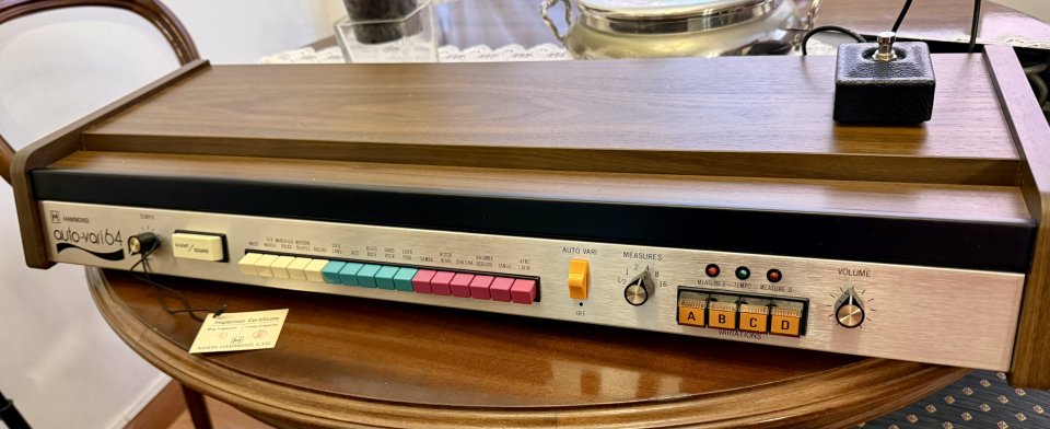 Caja de ritmo HAMMOND Auto-Vario 64