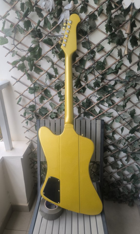 Guitarra estilo Firebird dorada NUEVA ¡Envío incluido! de segunda mano · Foto 2 de 9 · Murcia · 230 €