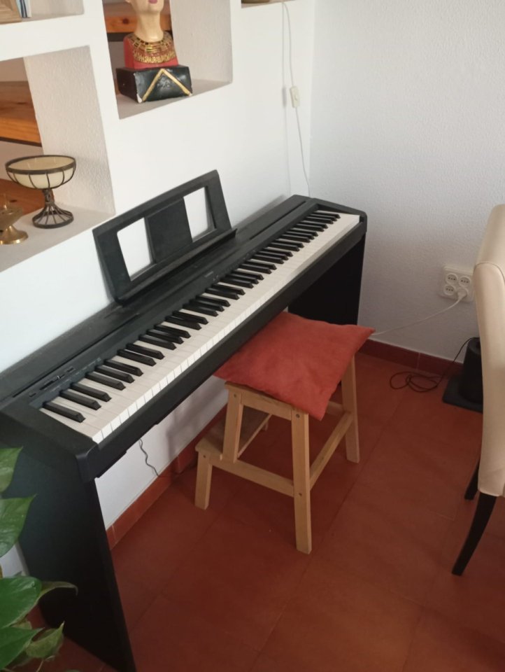 Piano digital Yamaha P-45