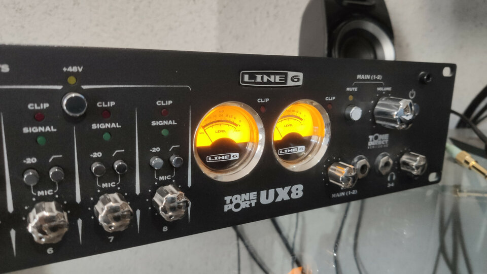 TonePort UX8 de Line 6 (interfaz audio 8 entradas)