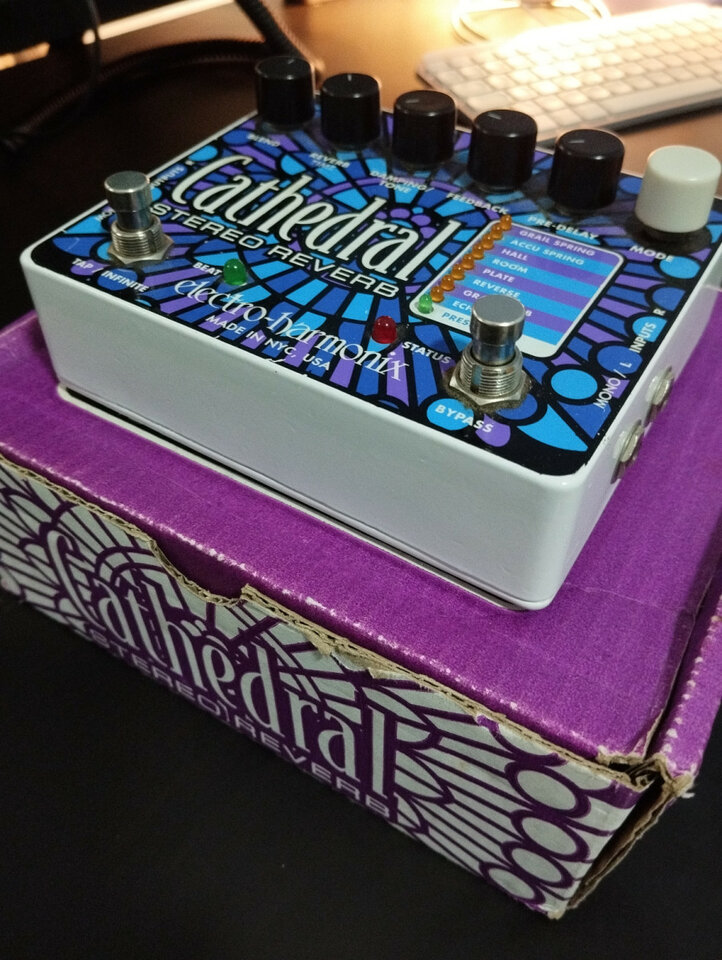 Pedal Cathedral stereo reverb (Electro Harmonix)