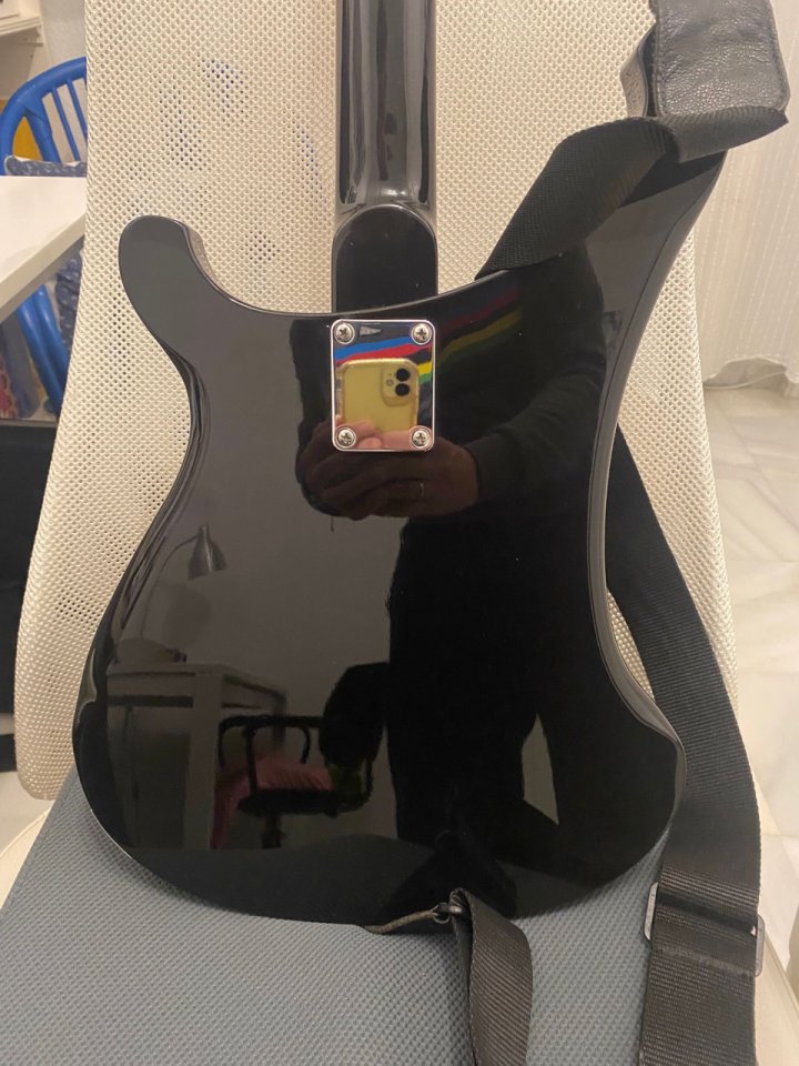 Rickenbacker 480 clon (UK)