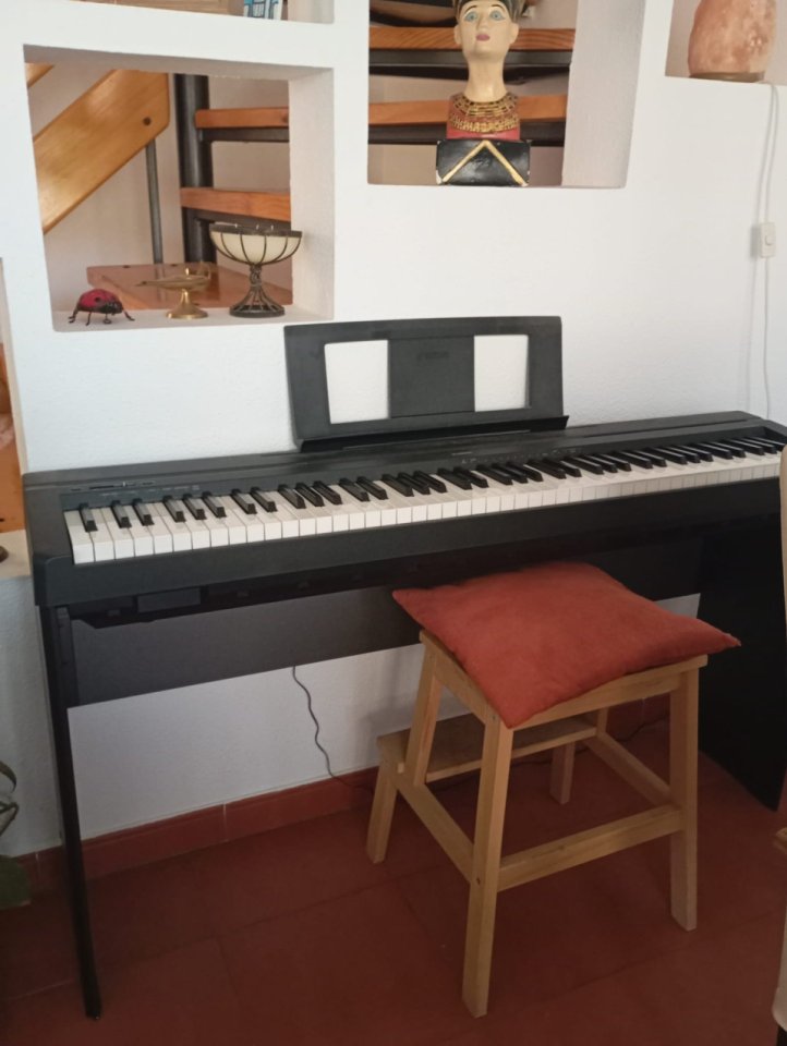 Piano digital Yamaha P-45