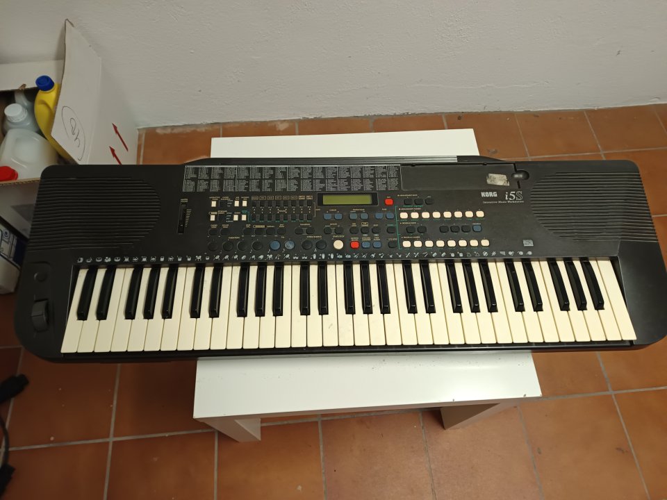 teclado korg i5 de segunda mano · Foto 1 de 3 · Alicante · 150 €