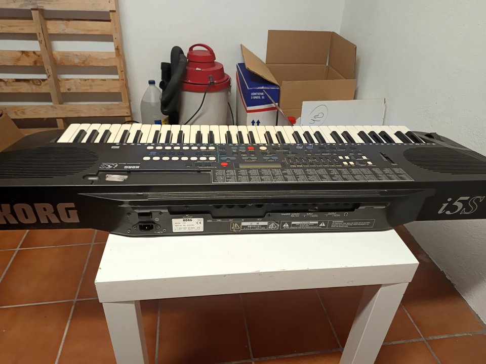 teclado korg i5 de segunda mano · Foto 2 de 3 · Alicante · 150 €