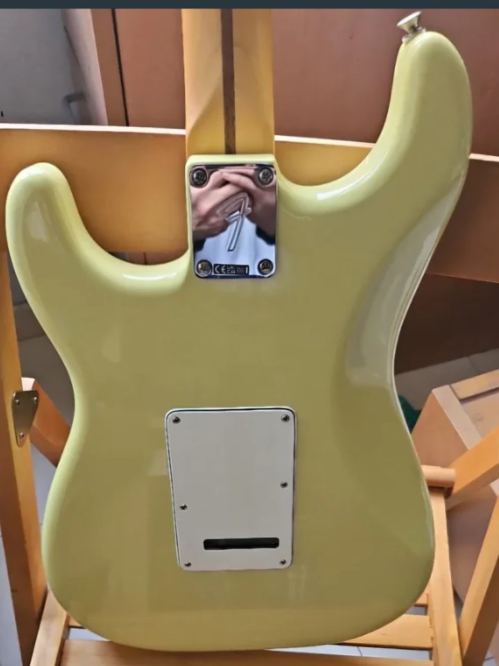 Fender Stratocaster Player II Hialeah Yellow de segunda mano · Foto 5 de 10 · Madrid · 650 €