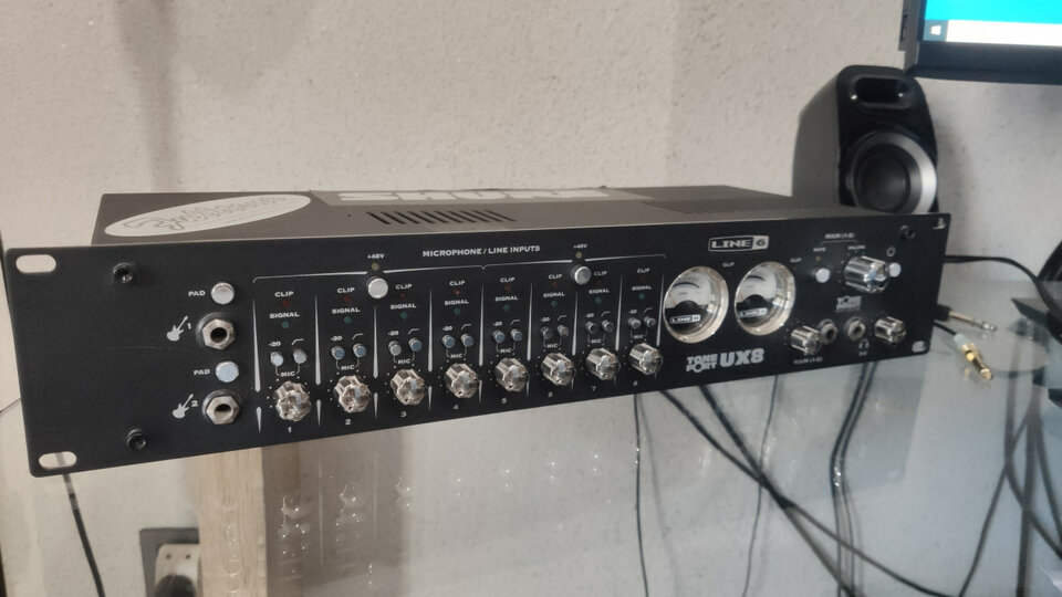 TonePort UX8 de Line 6 (interfaz audio 8 entradas)