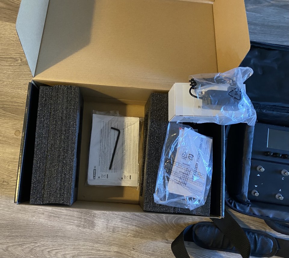 Line 6 PodGo + funda de transporte + caja original de segunda mano · Foto 6 de 6 · Barcelona · 290 €