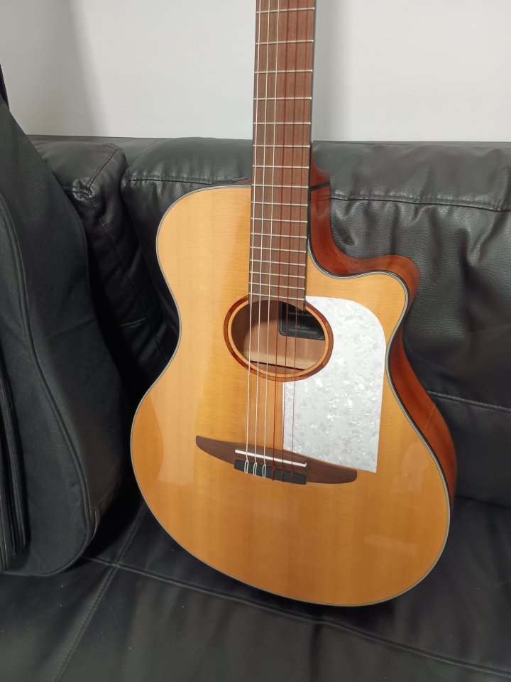 Guitarra Yamaha NTX1+Funda de segunda mano · Foto 2 de 8 · Málaga · 280 €