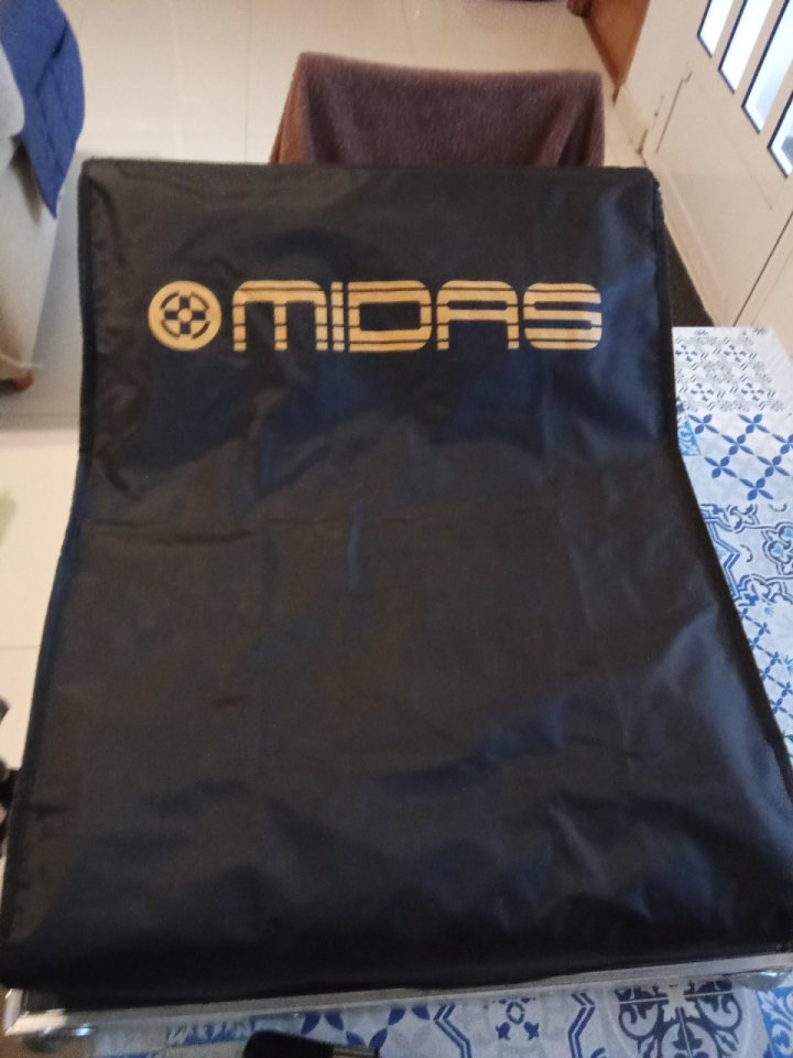 Midas M32R Live con case en perfecto estado