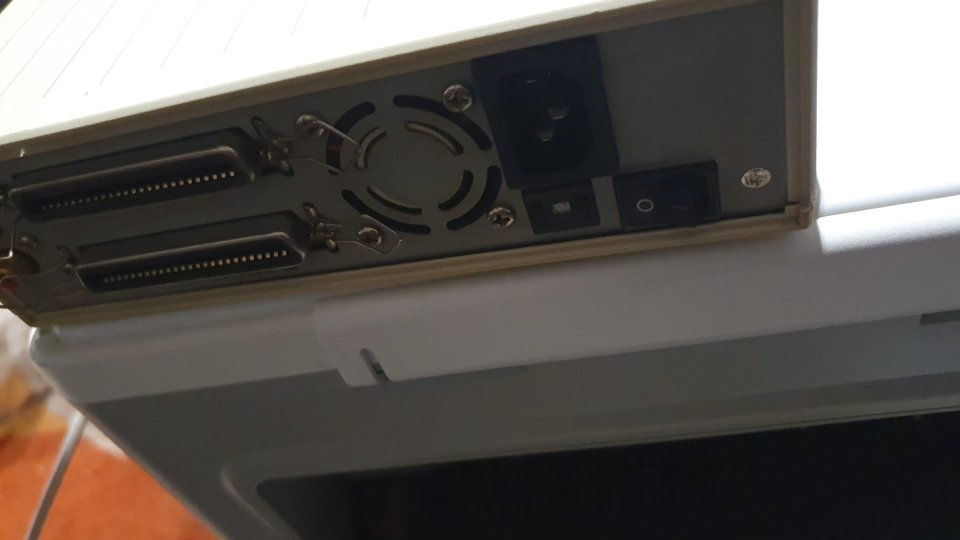 Lector CD SCSI con terminador de segunda mano · Foto 2 de 2 · Ourense · 50 €