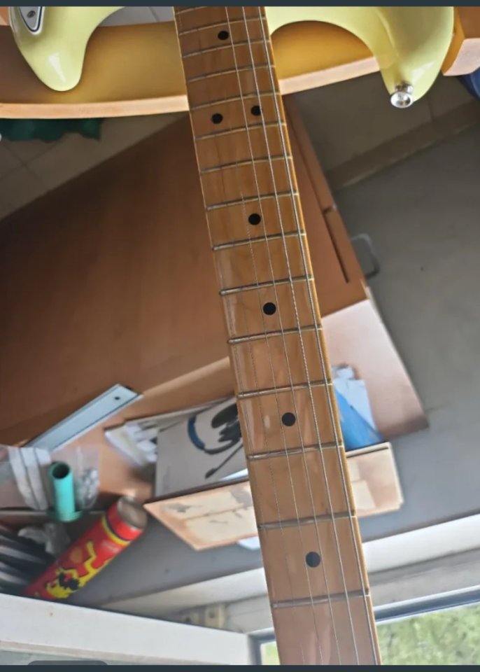 Fender Stratocaster Player II Hialeah Yellow de segunda mano · Foto 9 de 10 · Madrid · 650 €