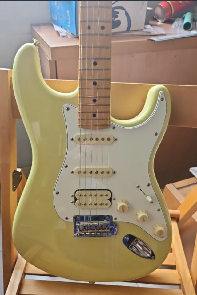 Fender Stratocaster Player II Hialeah Yellow de segunda mano · Foto 1 de 10 · Madrid · 650 €