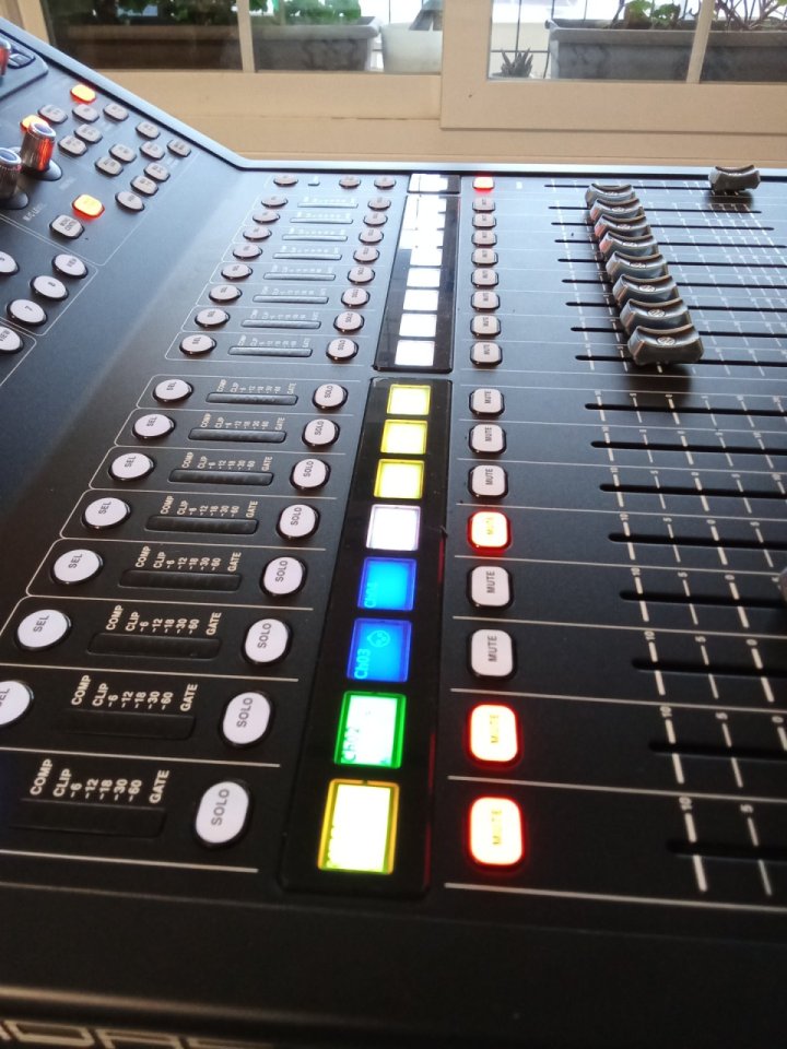 Midas M32R Live con case en perfecto estado