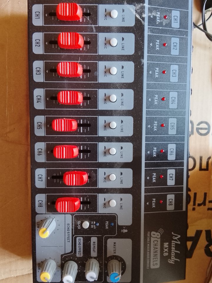 Mixer Muslady de 8 canales,line/ micrófono con eco de muy buena calidad. de segunda mano · Foto 3 de 10 · Cáceres · 50 €