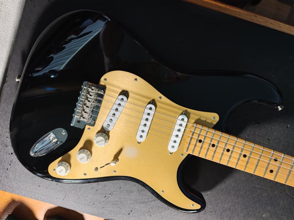 [VENTA] Fender Player Stratocaster MIM (Made in Mexico) – Excelente estado de segunda mano · Foto 1 de 5 · Pontevedra · 665 €